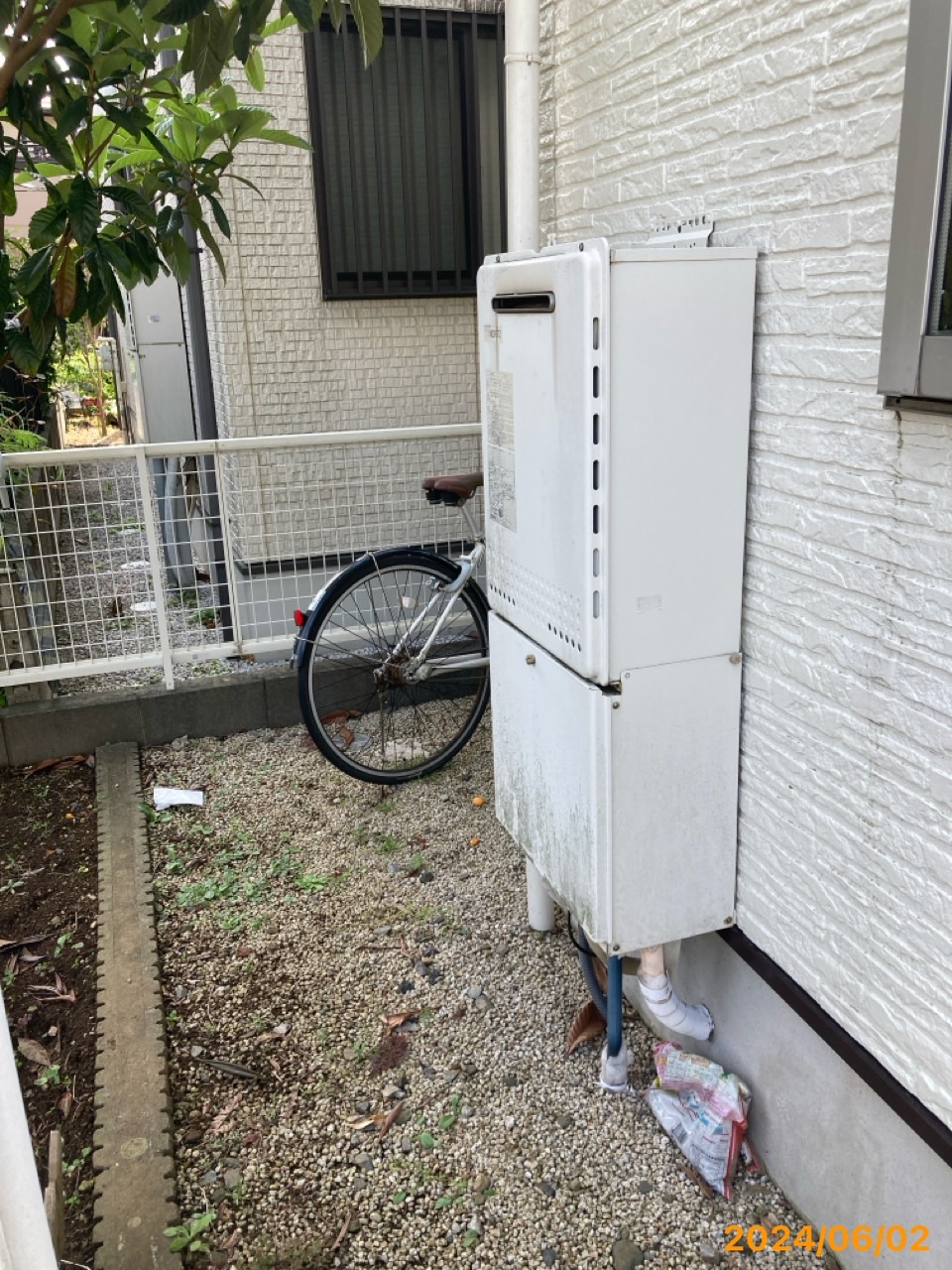 施工前　給湯器